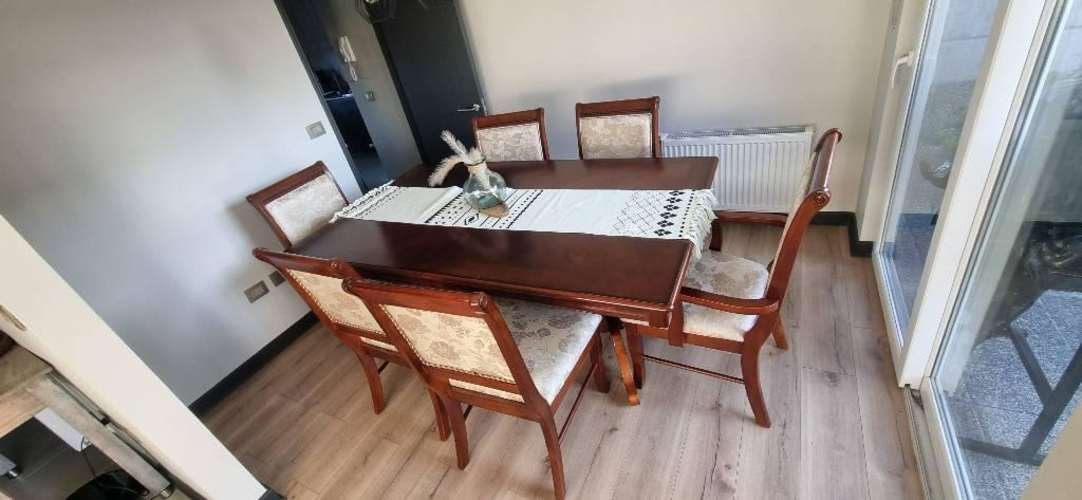 <p>Vendo comedor 6 sillas nuevo</p>