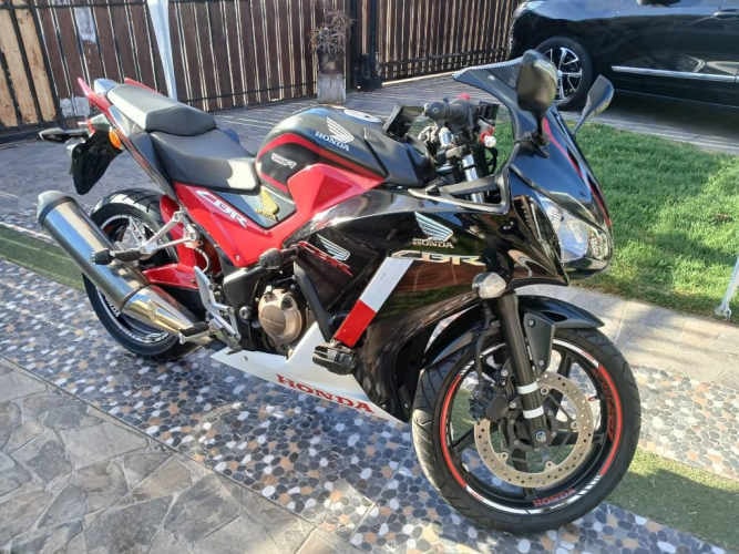 Se vende moto honda cbr300r 2020