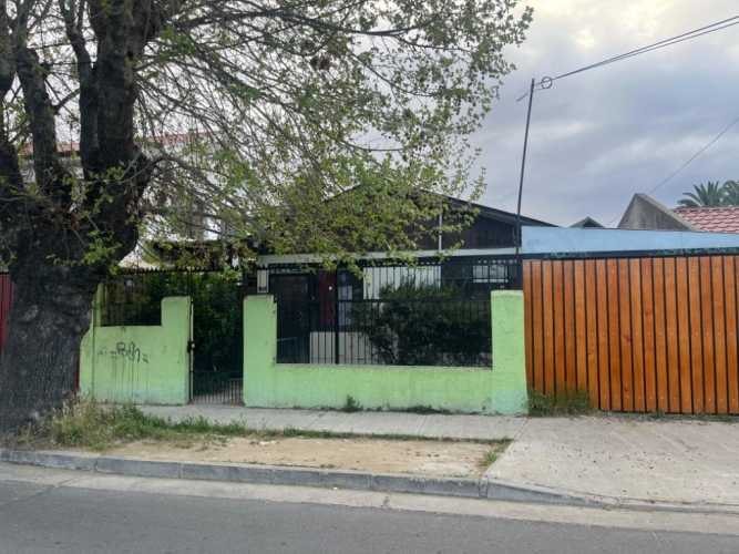 Se arrienda Casa ubicada a una cuadra de la estación de metro Villa Alemana