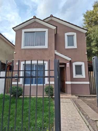 SE ARRIENDA CASA EN BARRIO LOS CIRUELOS BUIN