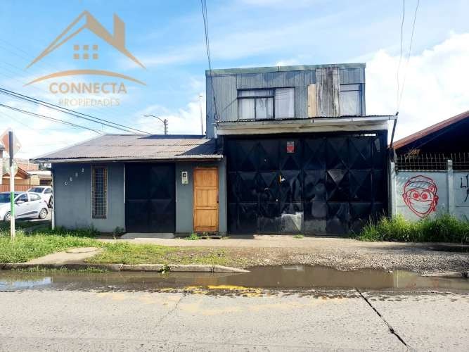 SE ARRIENDA CASA DE ESQUINA PARA USO COMERCIAL FAMILIAR