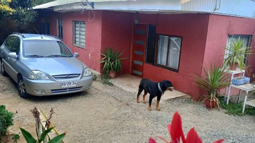 Arriendo casa con terreno y estacionamientos