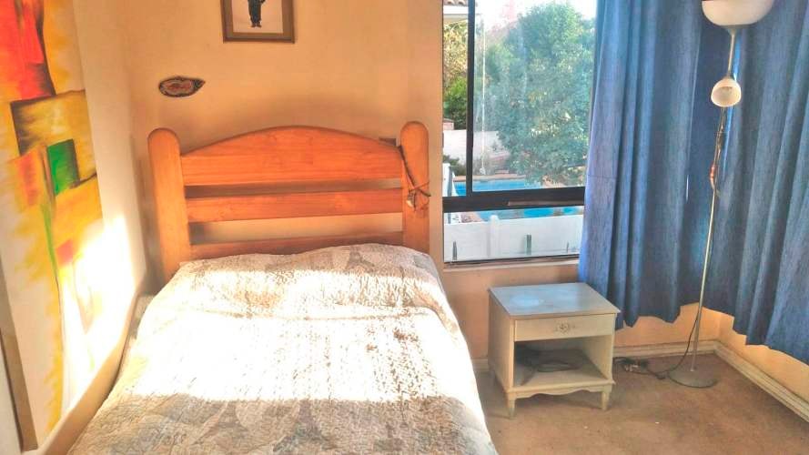 <p>PRECIOSA PIEZA  EN CASA DE CONDOMINIO PRIVADO, ESTACIONAMIENTO Y PISCINA.</p>