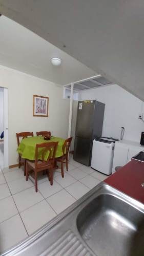 <p>Arriendo habitación con 2 ambiente, baño y cocina</p> image