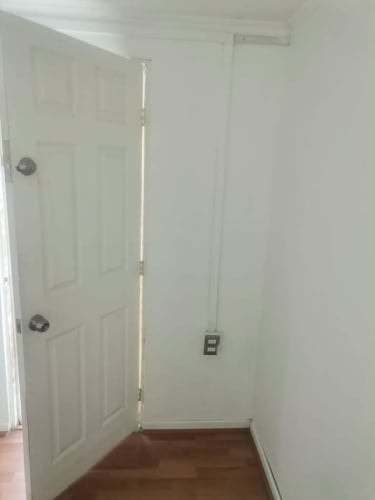 <p>Arriendo pieza a pasos Metro San Miguel</p> image