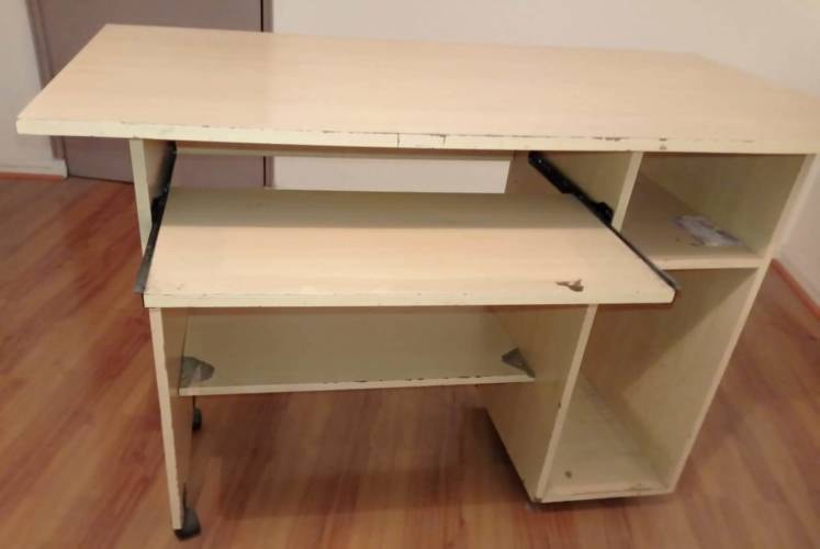 <p>Se vende mueble escritorio para computador</p>