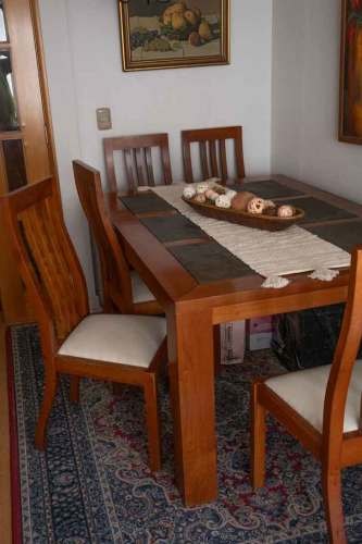 <p>Mesa Comedor de Raulí</p>