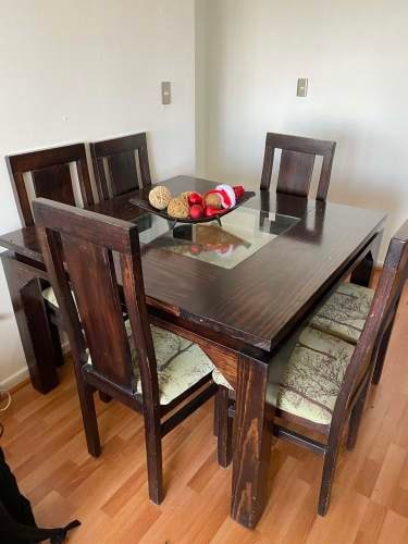 <p>Comedor Cuadrado con 6 sillas</p>