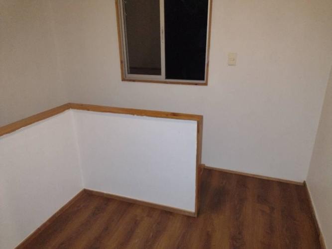 <p>Se arrienda habitación en segundo piso con cama y closet baño compartido solo por otra persona,</p>