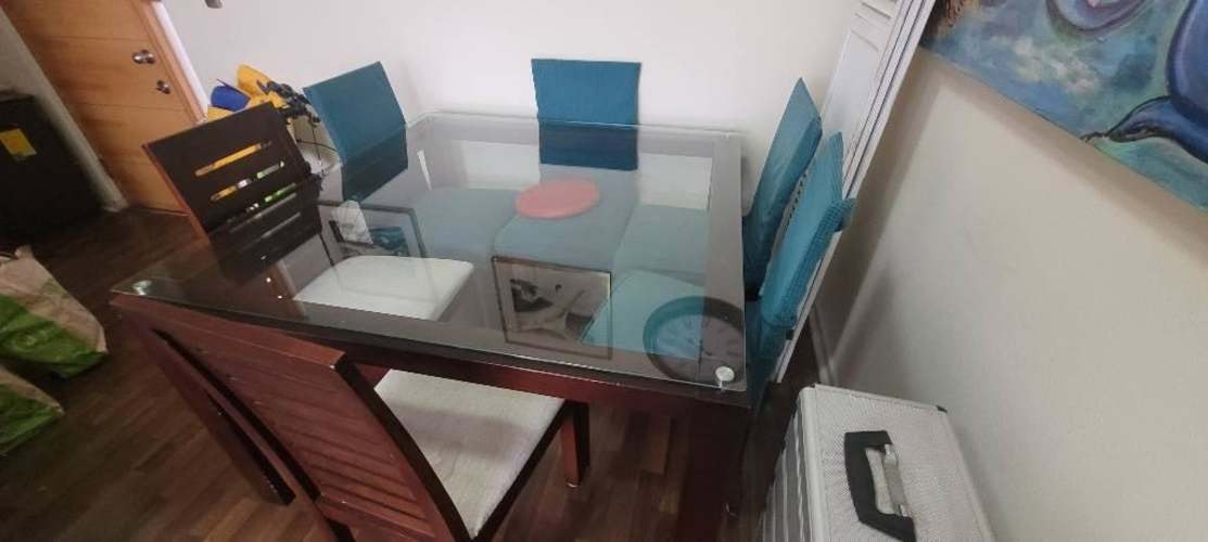 <p>Mesa comedor con 8 sillas</p>