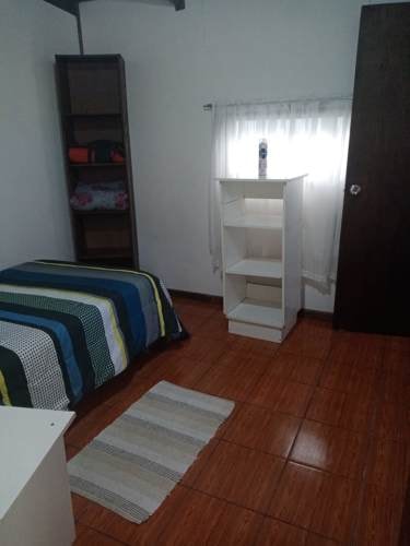 <p>Arriendo pieza independiente</p> image