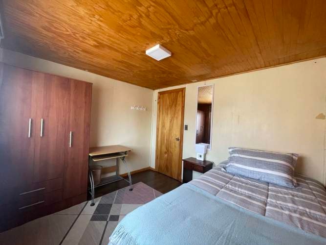 <p>Pieza en arriendo para estudiante cercano a UCSC</p> image