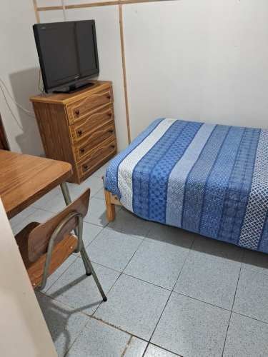 <p>Arriendo de piezas amobladas</p> image