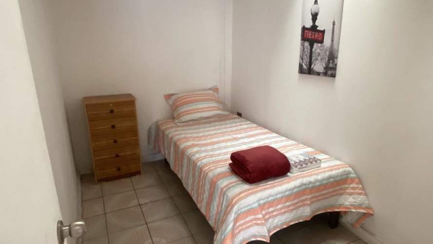 <p>Habitación amoblada</p>