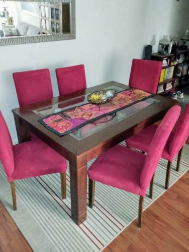 <p>Comedor madera y vidrio con 6 sillas</p>