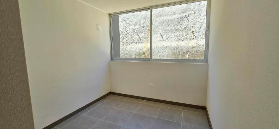 <p>Arriendo una pieza con baño exclusivo en Canal Beagle SOLO MUJER</p> image