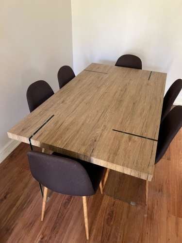 <p>Comedor para 6 personas</p>