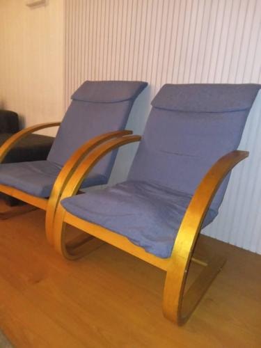 <p>2 POR $35.000 SILLAS TIPO MECEDORA</p>