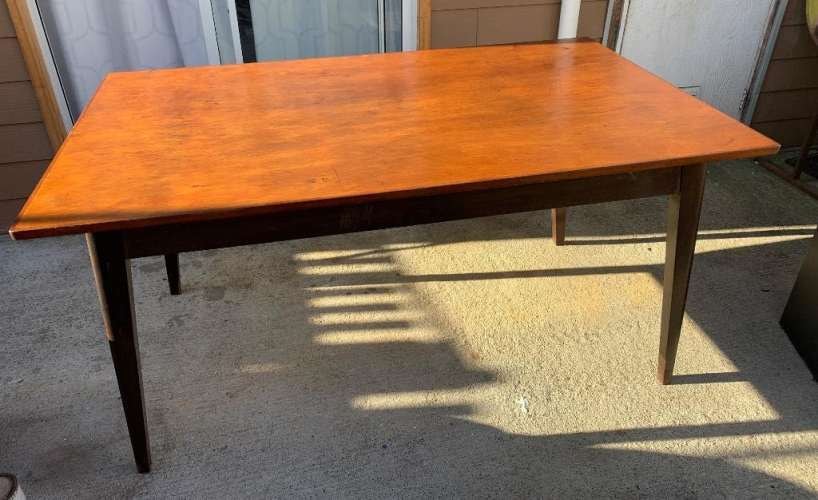 <p>Mesa de madera</p>
