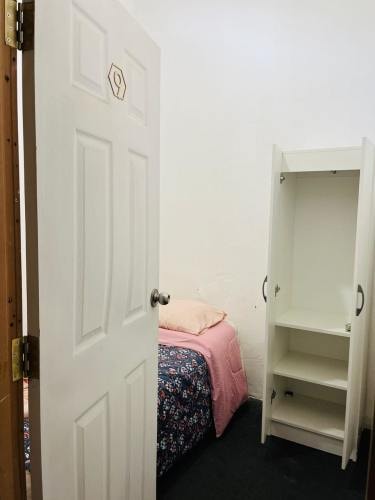 <p>Piezas Solo Viven Mujeres /Barrio Yungay, Stgo Centro</p>