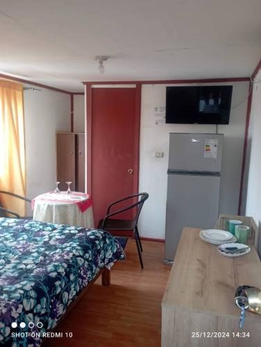 <p>Se arrienda pieza baño privado</p> image