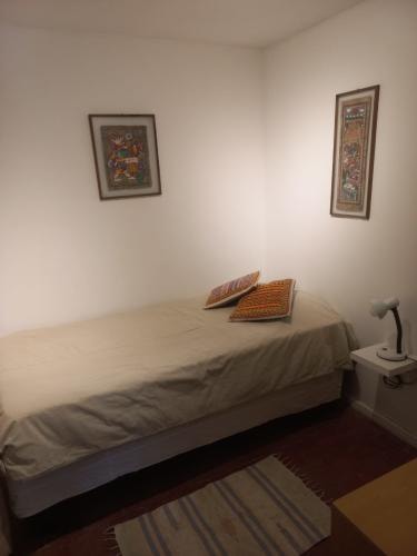 <p>Se arrienda pieza con baño privado en Las Condes</p>
