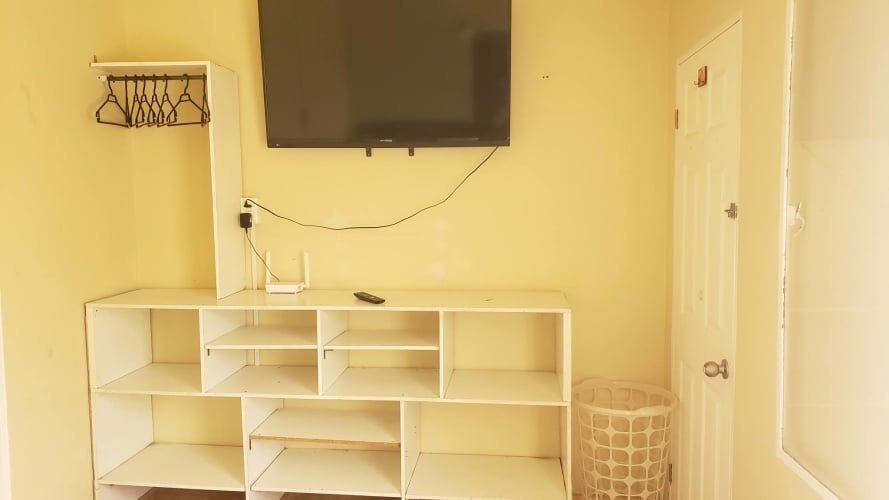 <p>HOYYY Pieza para varon sector sur, ucn, balneario</p> image