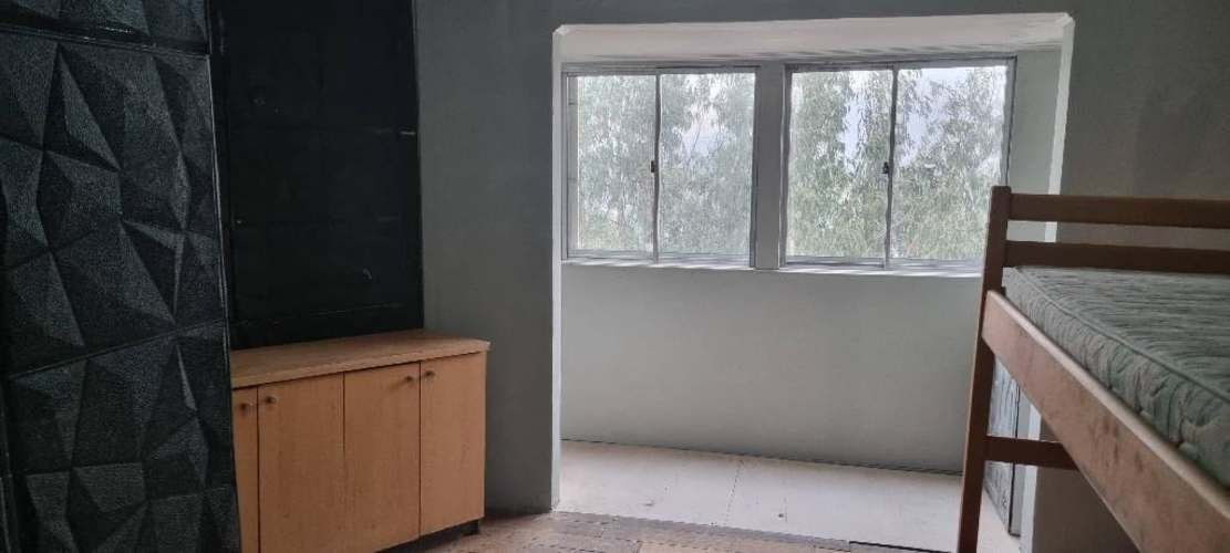 <p>Arriendo pieza para dos personas amoblada</p>