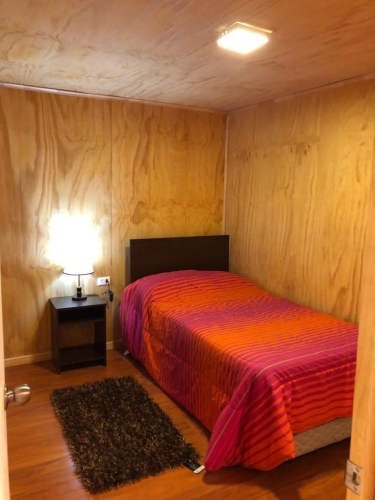 <p>Habitación individual amoblada</p> image