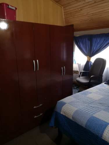 <p>ARRIENDO PIEZA A PERSONA SOLA TRABAJADOR O ESTUDIANTE CENTRO DE VALDIVIA FRENTE A SUPERMERCADO ELTIT</p>