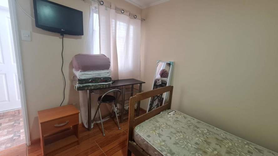 <p>Arriendo pieza con baño privado. Gastos comunes incluidos.</p> image