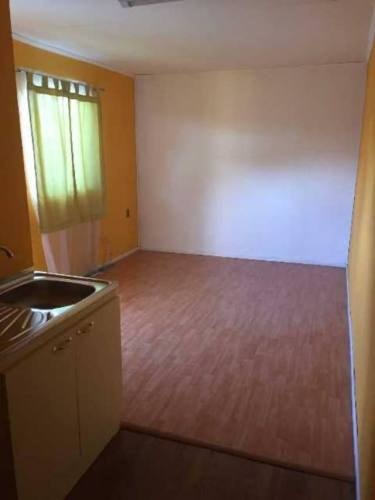 <p>Arriendo de habitación con baño</p> image
