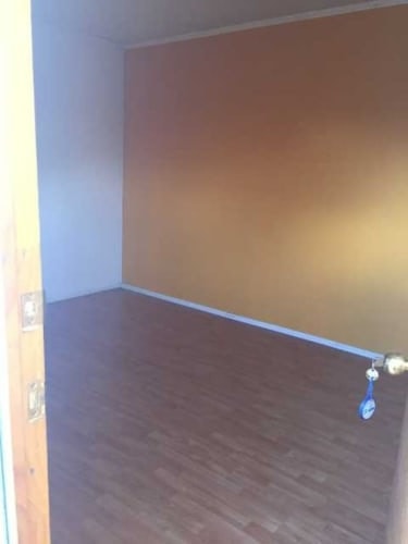 <p>Arriendo de habitación con baño</p>
