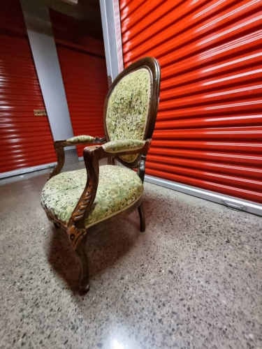 <p>Dos Sitiales antiguos</p>