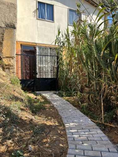<p>Arriendo Habitación Estudiante Cerro Placeres</p> image