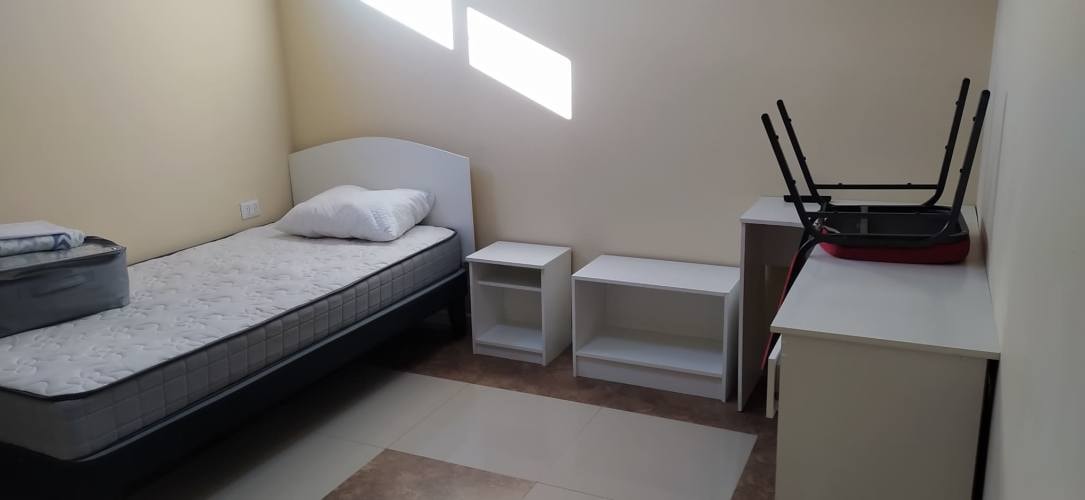 <p>Arriendo habitación a señorita.</p> image
