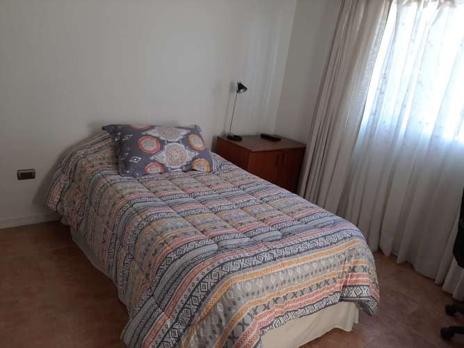 <p>Arriendo pieza con baño individual</p> image