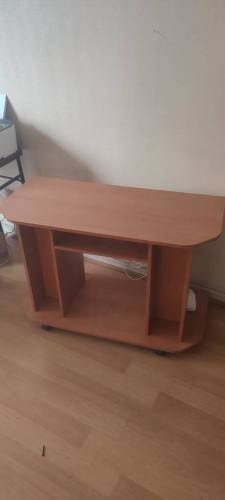 <p>Mueble Rack TV con ruedas</p>