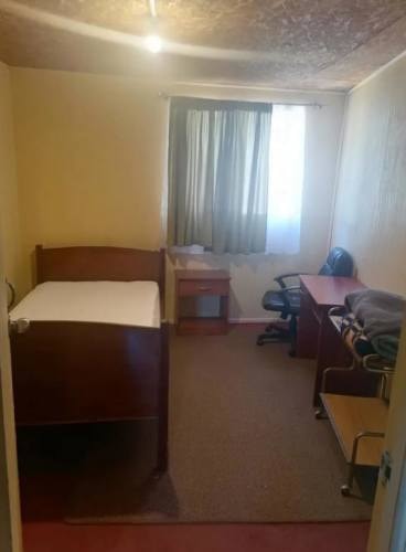 <p>se arrienda pieza a Estudiante de Universidad</p> image