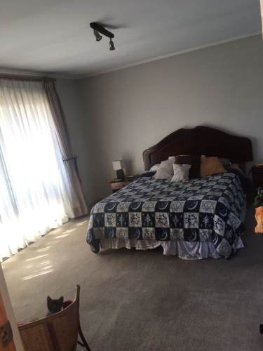 <p>ARRIENDO AMPLIA HABITACIÓN EN LAS CONDES</p>