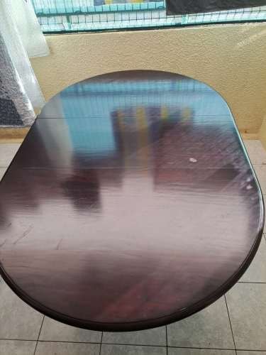 <p>Mesa de comedor extensible estilo clásico – enchapada en encina</p>