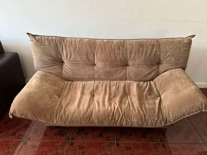 <p>Vendo Futon</p>