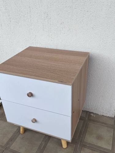 <p>venta 2 veladores</p>