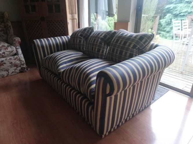 <p>Juego de dos sofás / sillones</p>