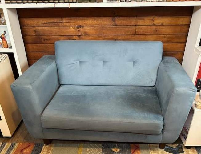 <p>Vendo juego de Living excelente estado 150.000 pesos</p>