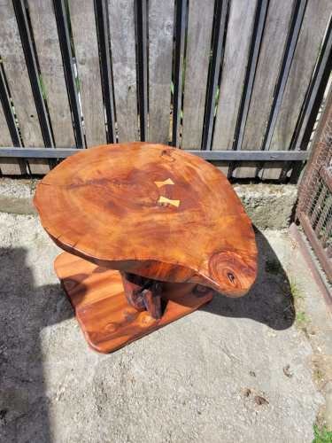 <p>Mesa de centro y lamparas</p>