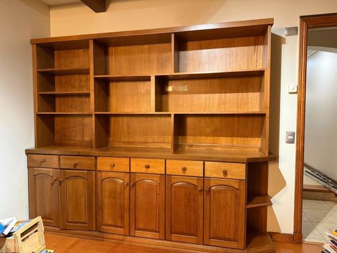 <p>Hermoso mueble de madera de Raulí</p>