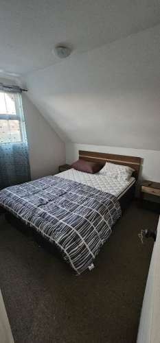 <p>Arriendo pieza tv wifi</p> image
