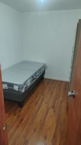 <p>Arriendo pieza amoblada las condes</p>