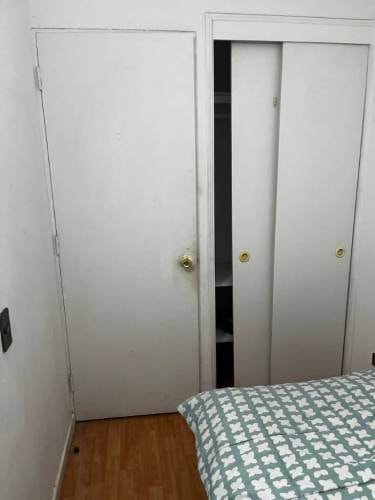 <p>Arriendo pieza</p> image